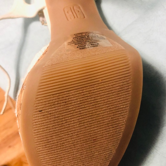 Jennifer Lopez high heel - Picture 2 of 8